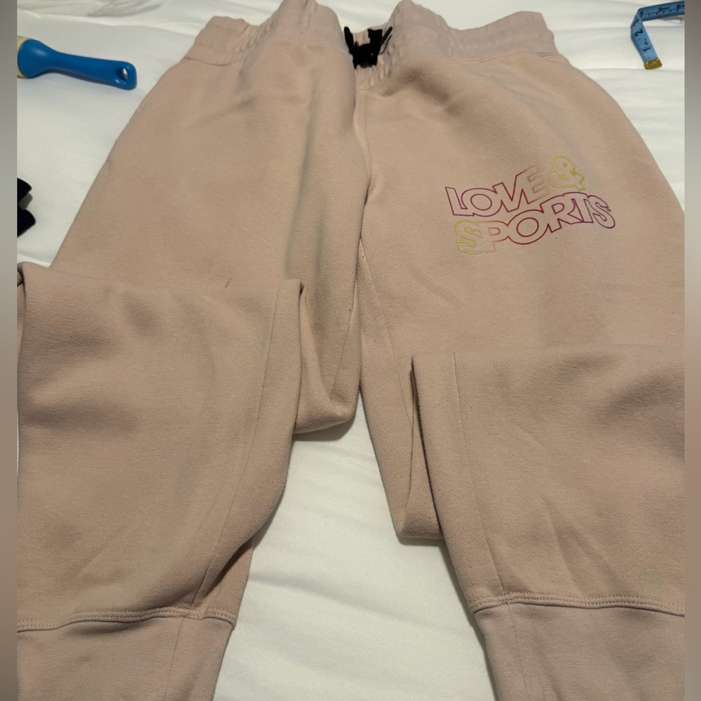🐰🐰Love 💗 Sports sweatpants. Size 16/18🐰🐰